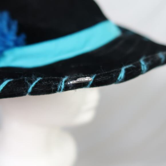 Vintage black velvet wide brim western hat with blue feather - Picture 6 of 8